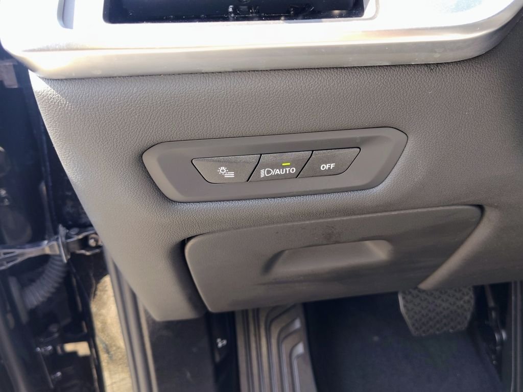Used 2026 Black BMW xDrive40i image 23
