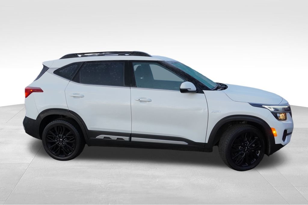 Used 2022 Kia Seltos Nightfall with VIN KNDEUCA27N7284320 for sale in Lakeville, MN