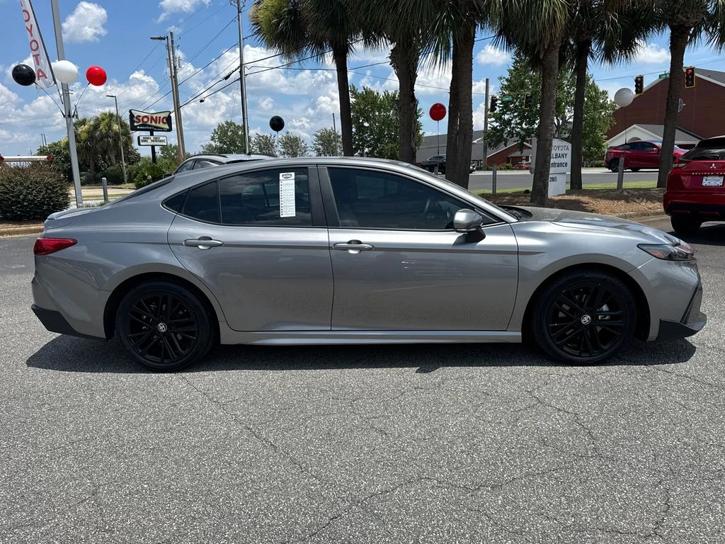 Used 2025  Toyota SE image 2