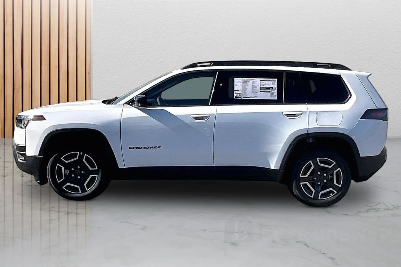 New 2026 Bright White Clear-Coat Exterior Paint Jeep Limited image 6