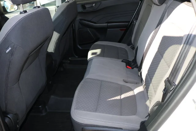 Used 2022 White Metallic Ford SE image 15