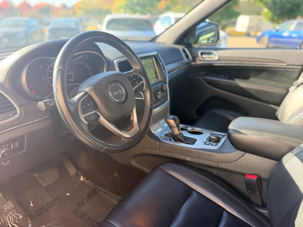 Used 2018 True Blue Pearlcoat Jeep Limited image 22