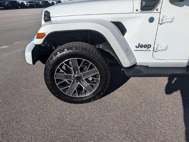 Used 2024 Black Jeep High Altitude image 28