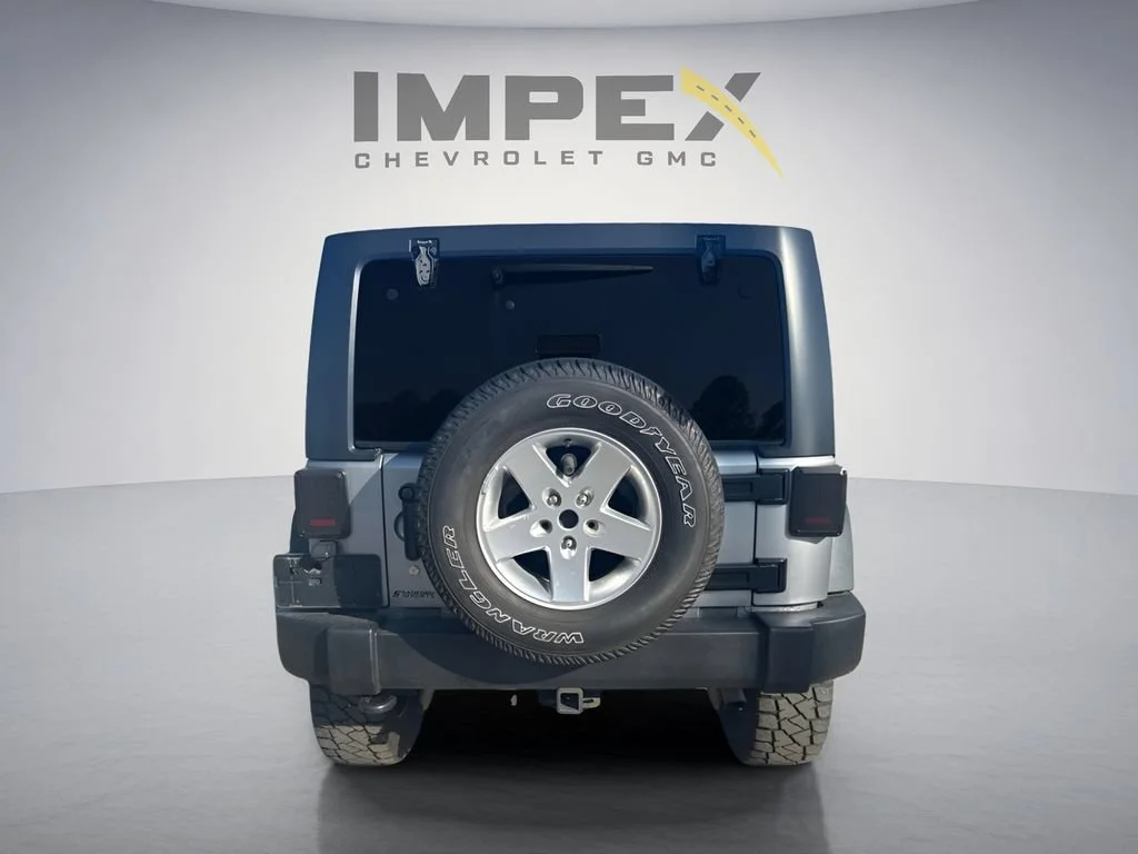 Used 2017  Jeep Sport image 4