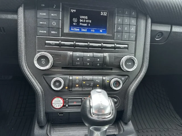 Used 2016 White Ford V6 image 19