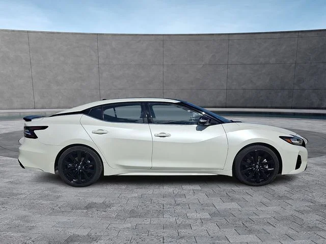 Used 2023 White Nissan SR image 8