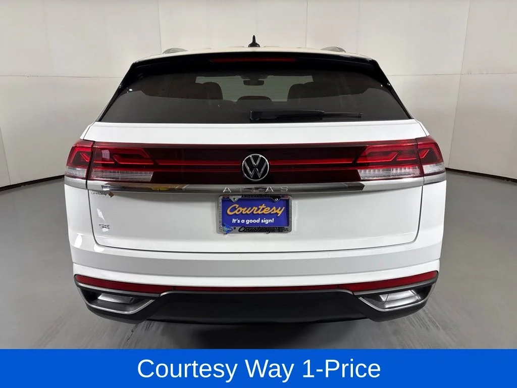 Used 2024 White Volkswagen 2.0T SE image 9