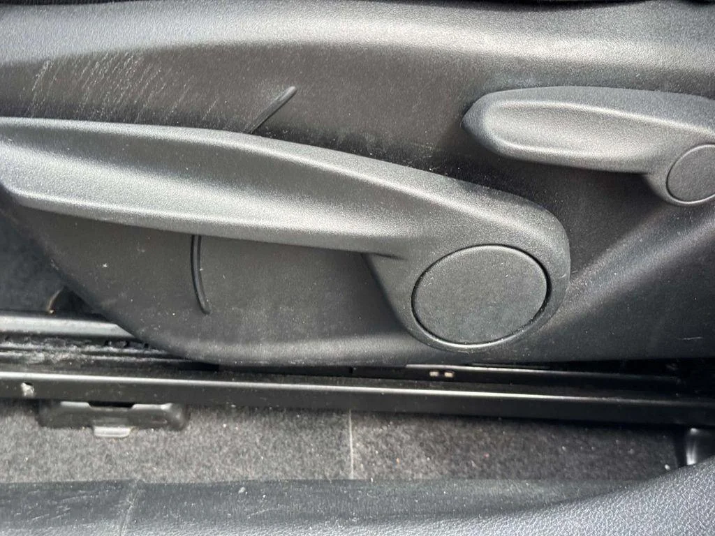 Used 2024 Sting-Gray Clearcoat Jeep Latitude 4x4 image 16