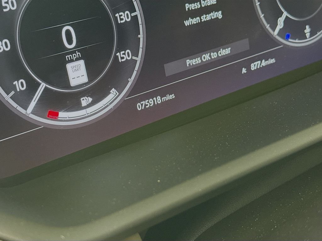 Used 2018 White Land Rover HSE image 13