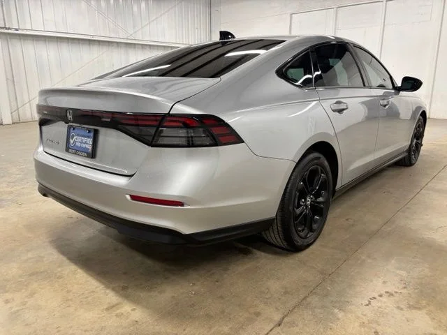 Used 2025  Honda SE image 7