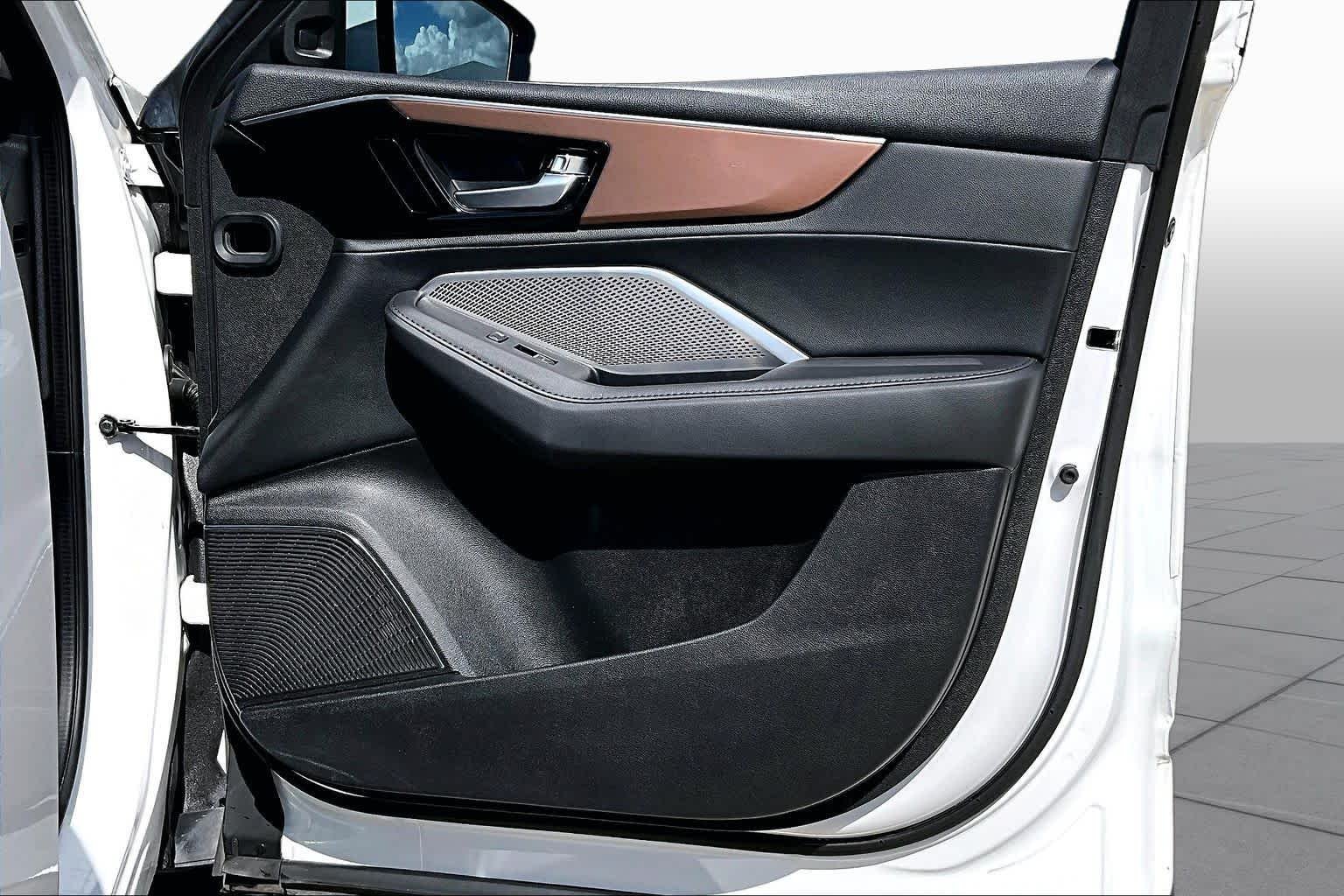Used 2022 Platinum White Pearl Acura  image 23