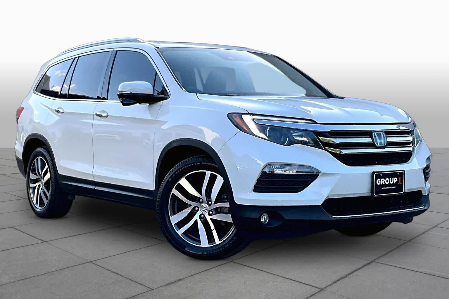 Used 2018 White Diamond Pearl Honda Touring image 3