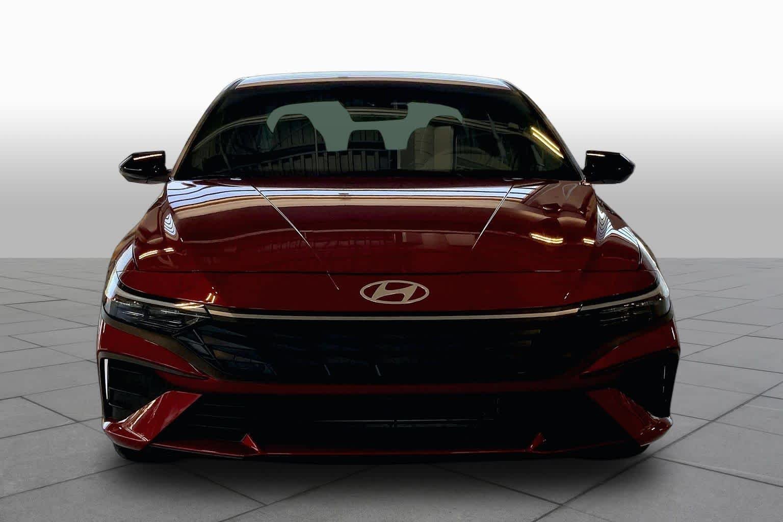 Used 2025 Ultimate Red Hyundai SEL Sport image 4