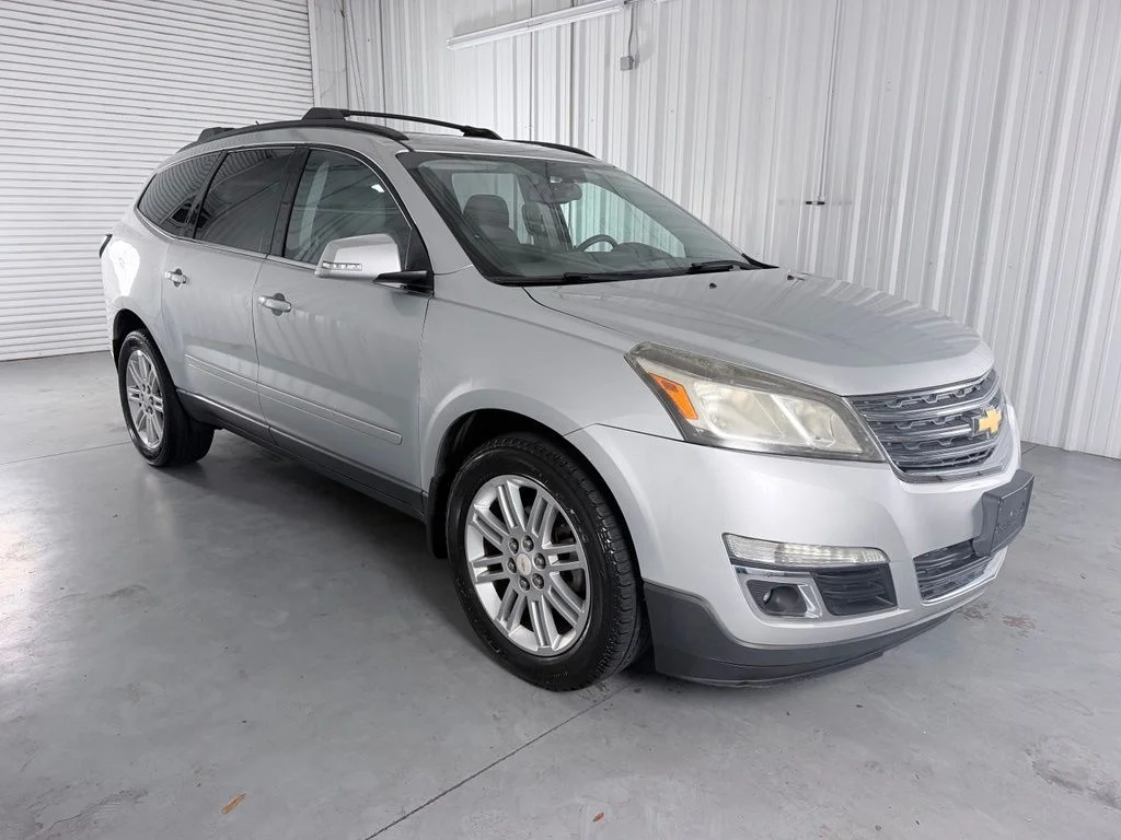 Used 2014 Silver Chevrolet LT image 3