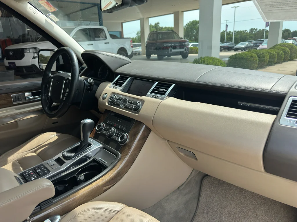 Used 2013 Fuji White Land Rover HSE LUX image 33