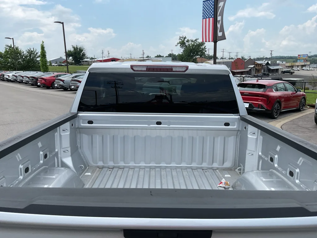 Used 2022 Silver Ice Metallic Chevrolet LT image 10