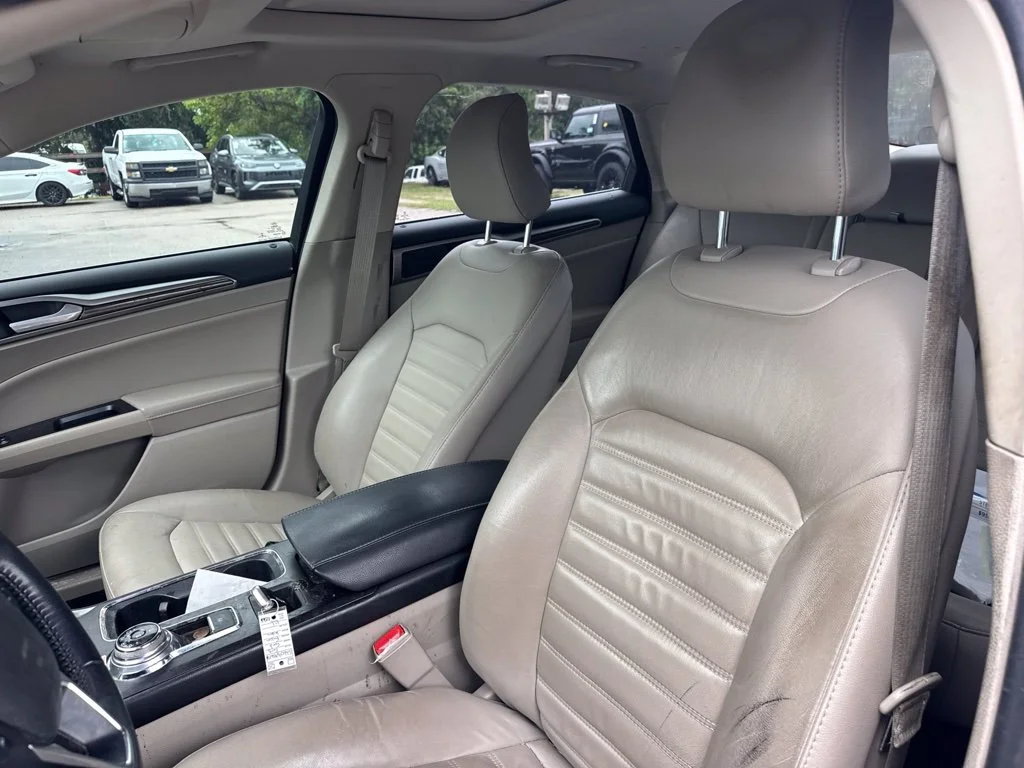 Used 2018 Blue Ford SE image 10
