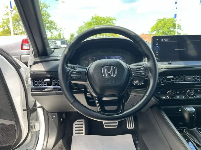 Used 2025  Honda Sport image 13