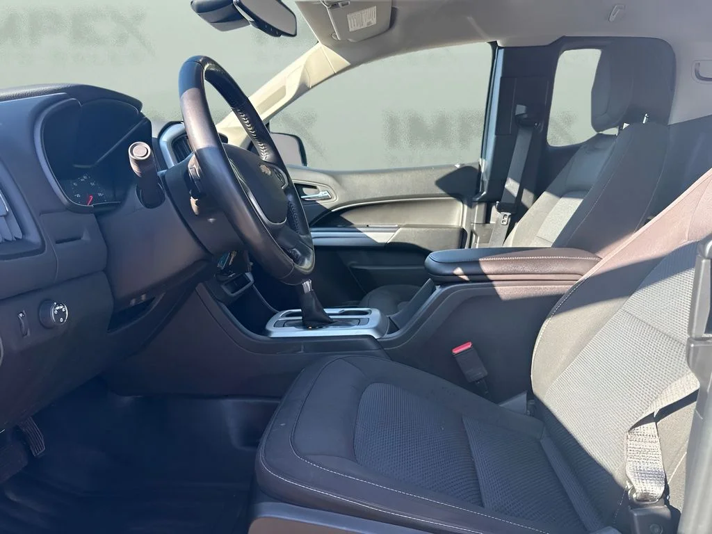 Used 2022 White Chevrolet LT image 9