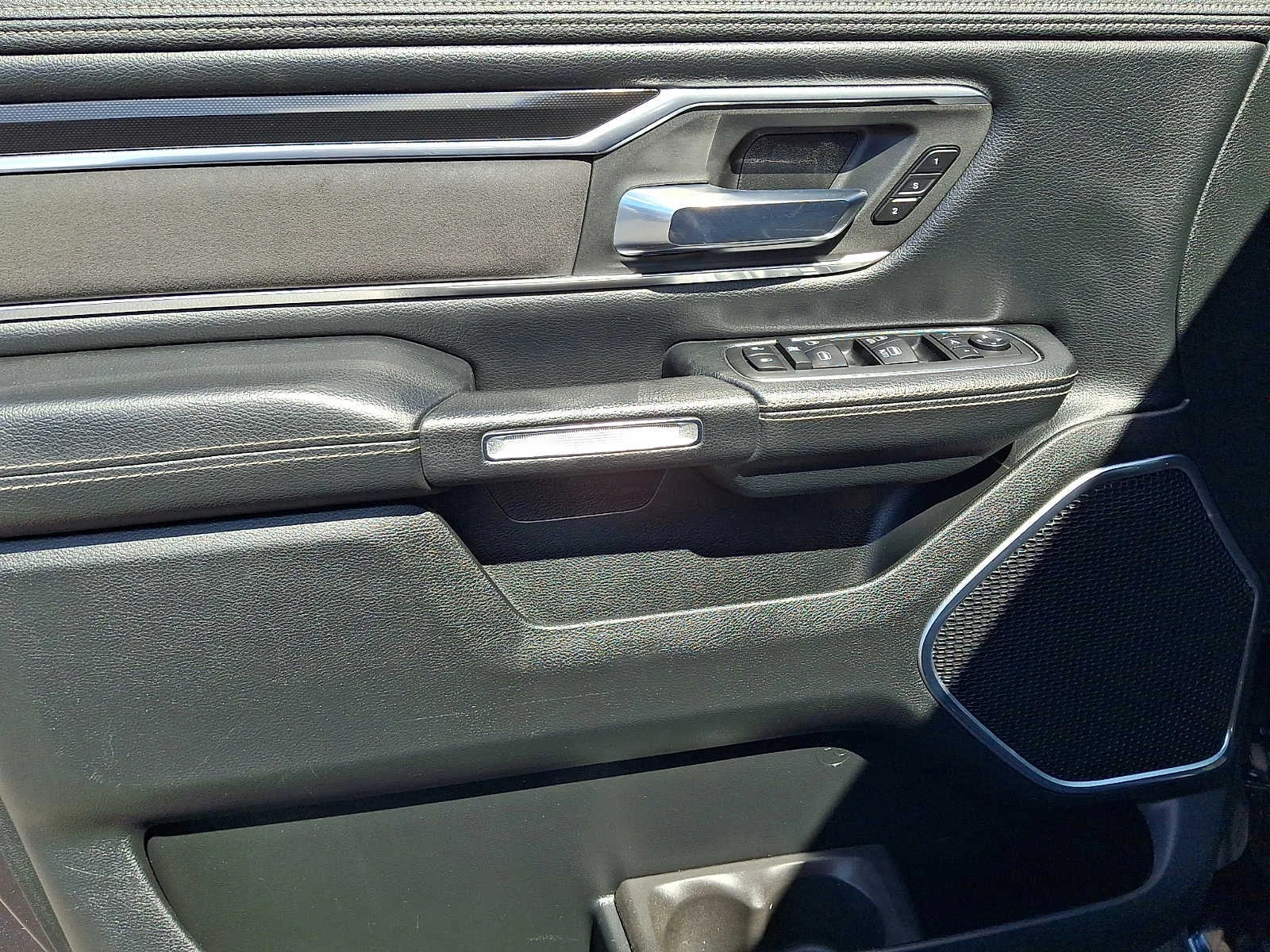 Used 2019 Maximum Steel Metallic Clearcoat Ram Laramie image 12