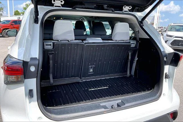 Certified Used 2024 WIND CHILL PEARL Toyota  image 30