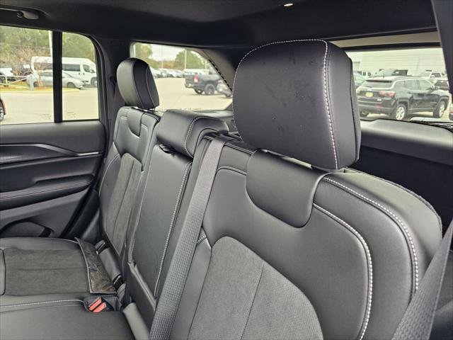 New 2025 Silver Zynith Exterior Paint Jeep Altitude X image 31