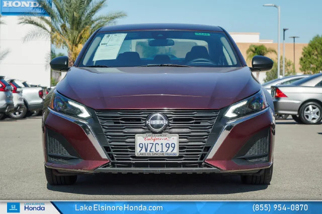 Used 2025 Garnet Pearl Nissan 2.5 SV image 3