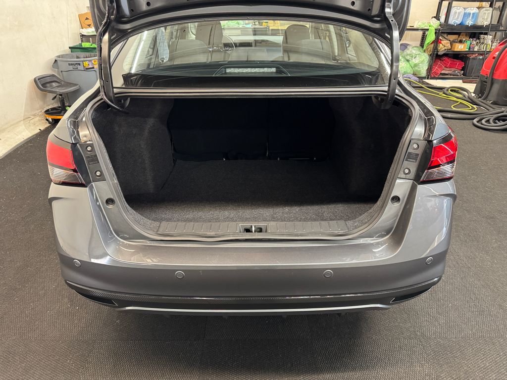 Used 2025 Gun Metallic Nissan 1.6 SV image 6