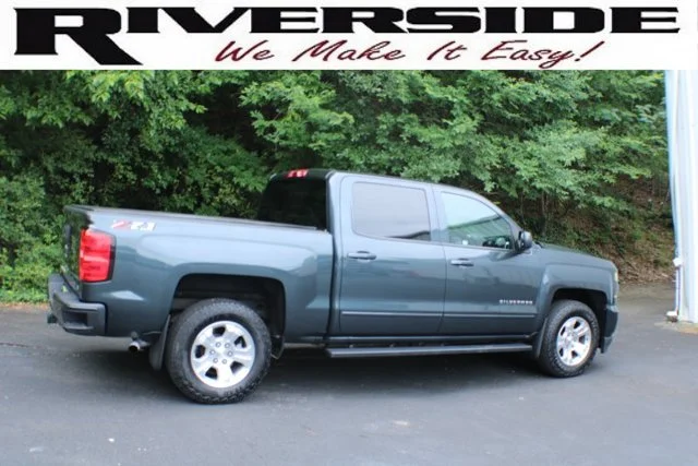 Used 2018 Graphite Metallic Chevrolet LT image 2