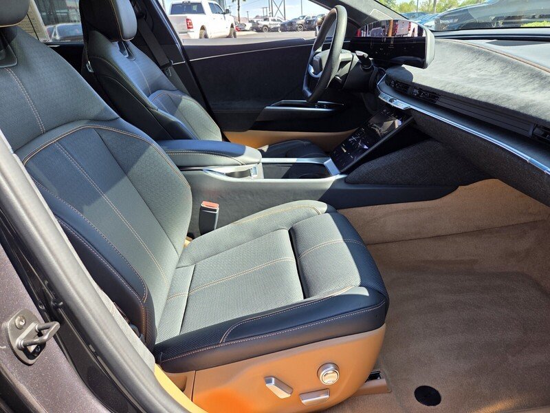 Used 2022  Lucid Grand Touring image 22