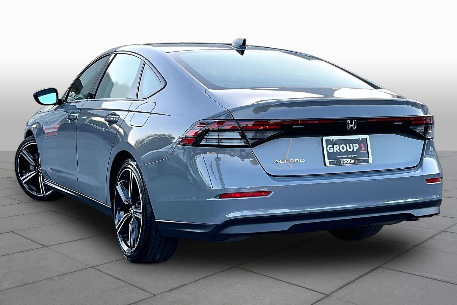 Used 2026 Urban Gray Pearl Honda SE image 12