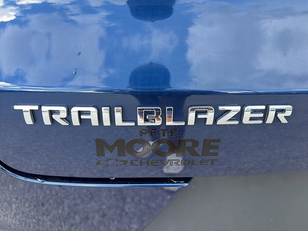 Used 2023 Blue Glow Metallic Chevrolet  image 12