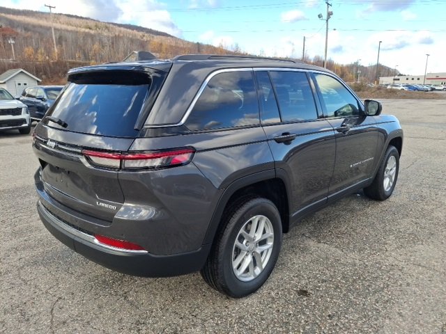 2025 Jeep Grand Cherokee Laredo X photo 3