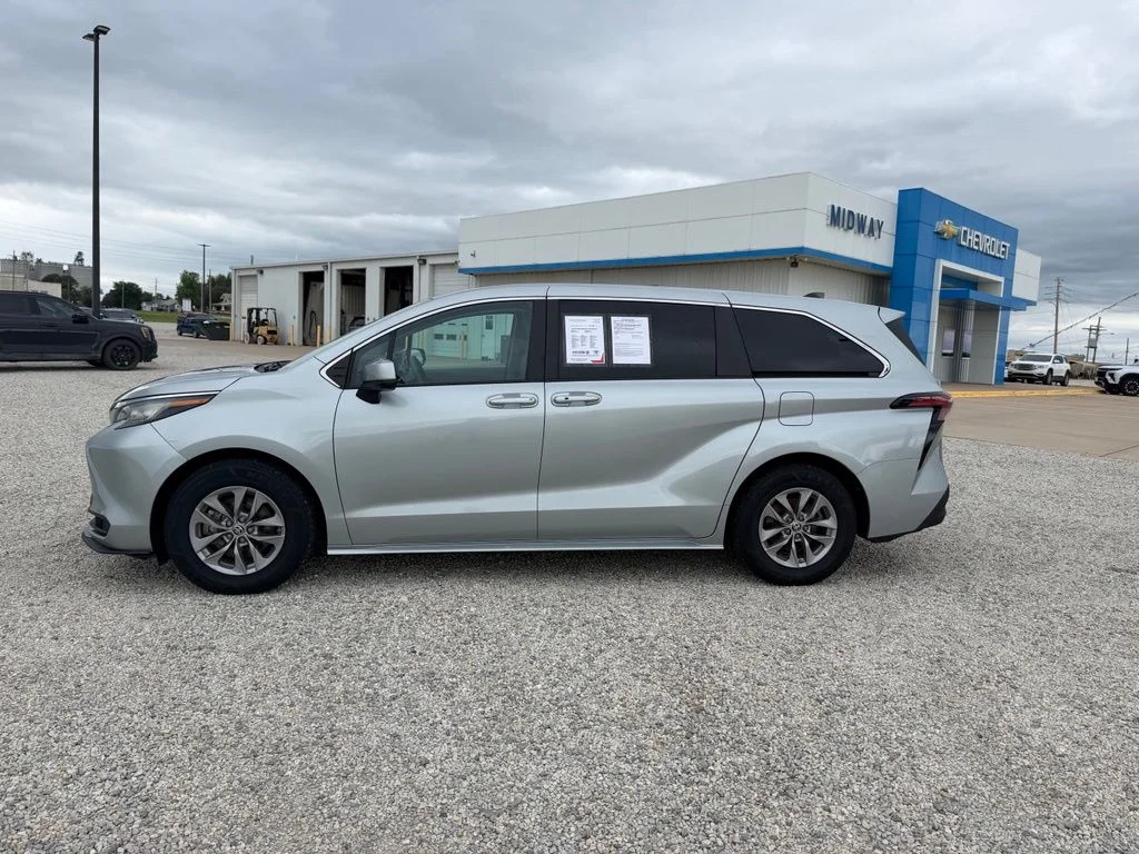 Used 2022 Silver Toyota LE image 6