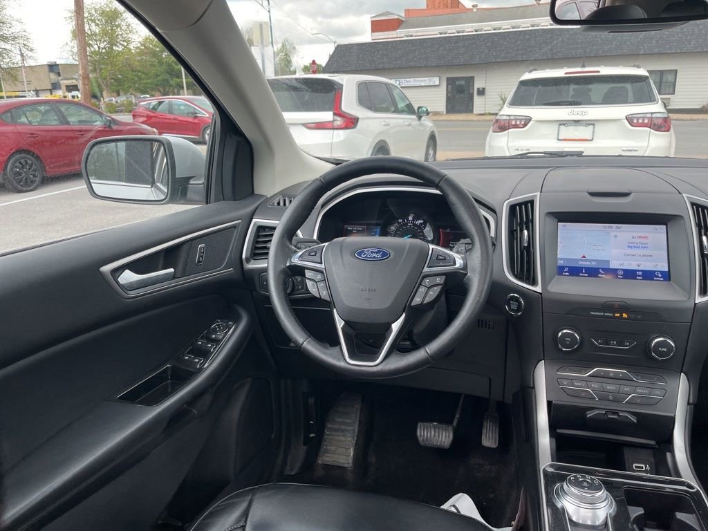 Used 2019  Ford SEL image 10