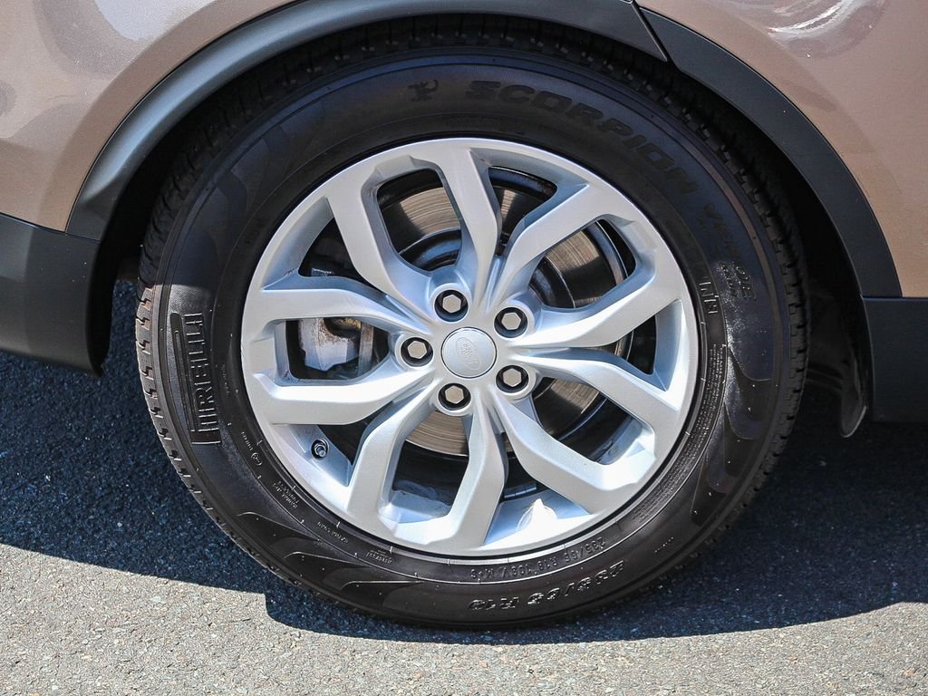 Used 2017 Brown Land Rover SE image 12