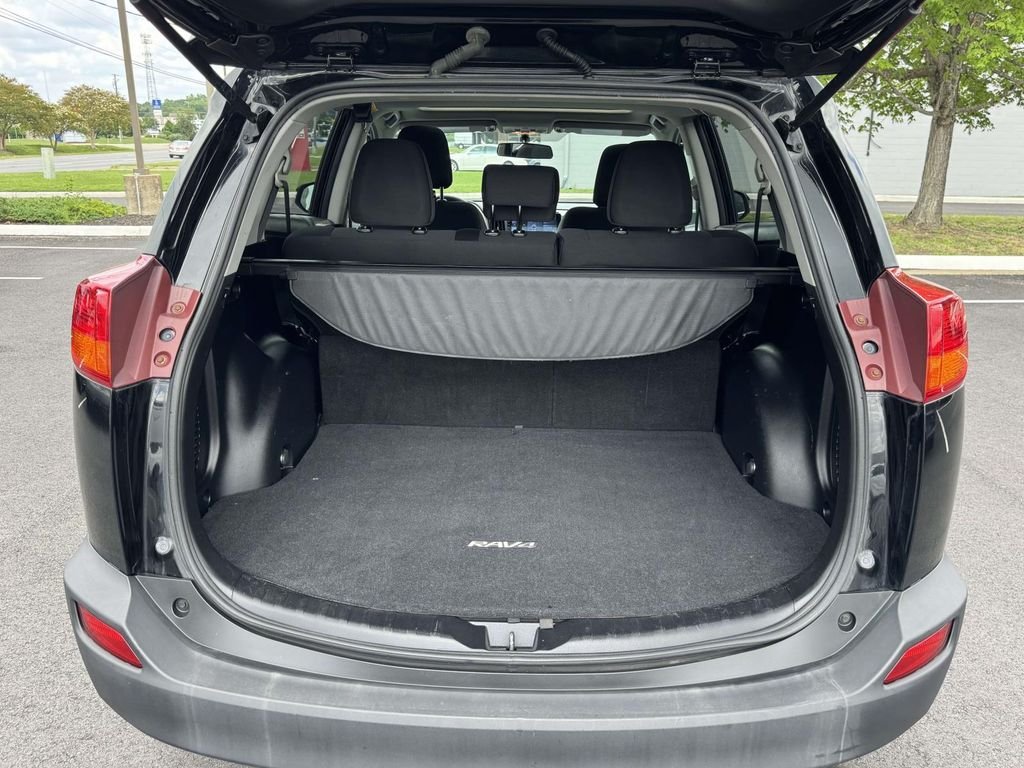Used 2014 Black Toyota XLE image 16