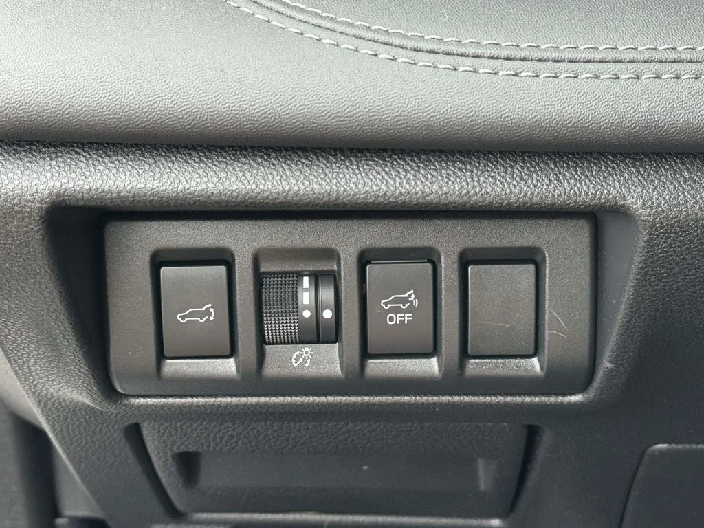 Used 2022 White Subaru Touring image 28