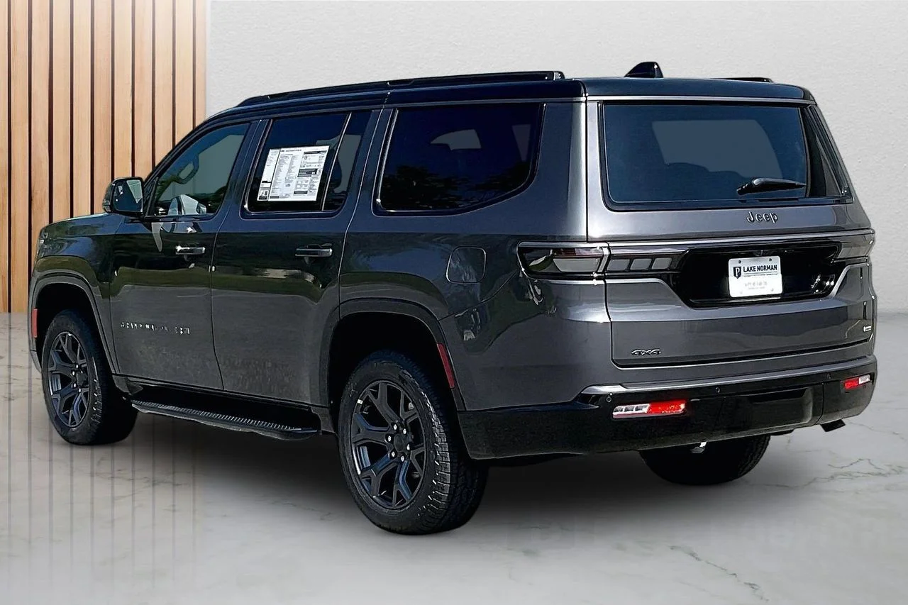 New 2026 Baltic-Gray Metallic Clear-Coat Exterior Paint Jeep Upland image 7