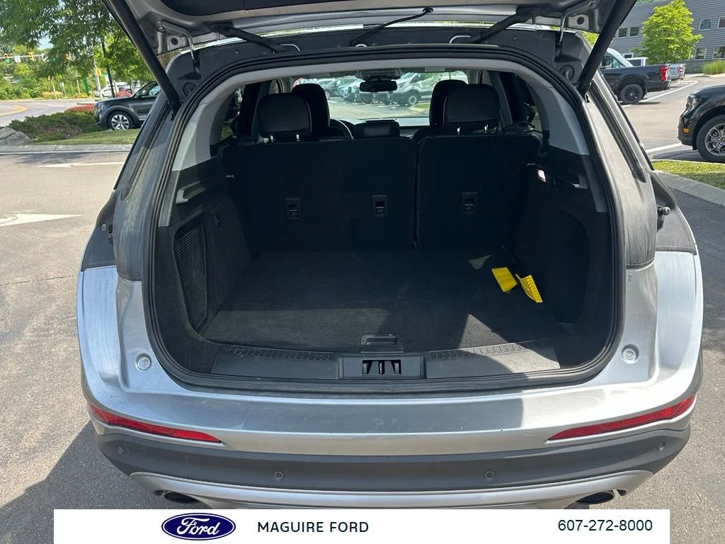 Used 2022 Silver Lincoln Standard image 12