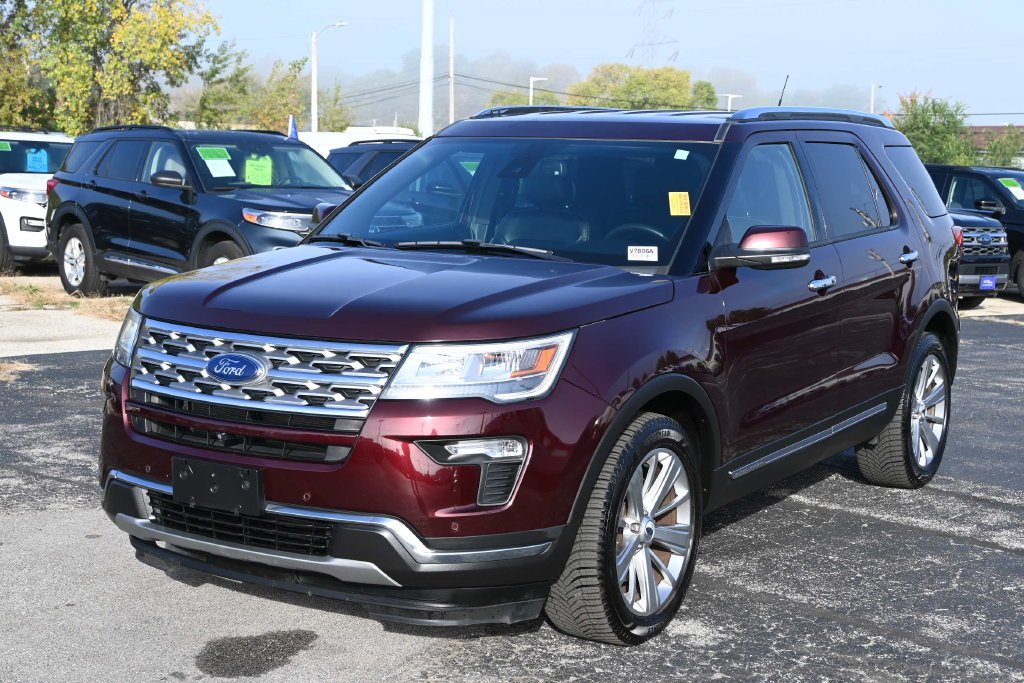 Used 2019 Burgundy Ford Limited image 5
