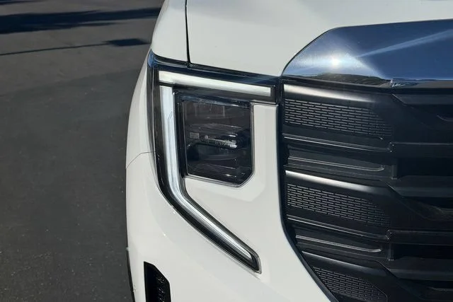 New 2026 Summit White GMC Pro image 4