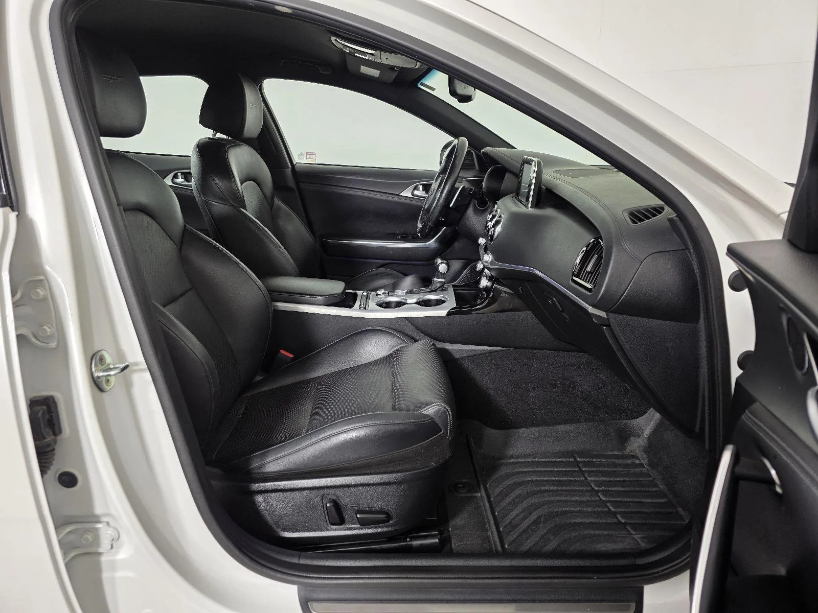 Used 2019 Snow White Pearl Kia GT image 22