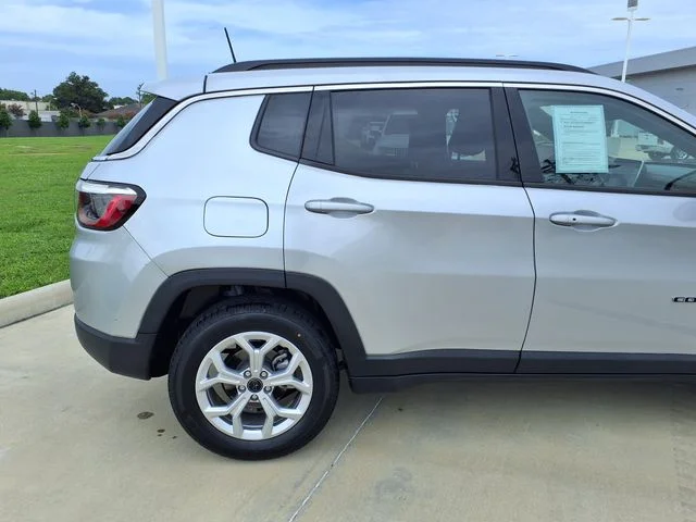 Used 2025 Silver Jeep Latitude image 18