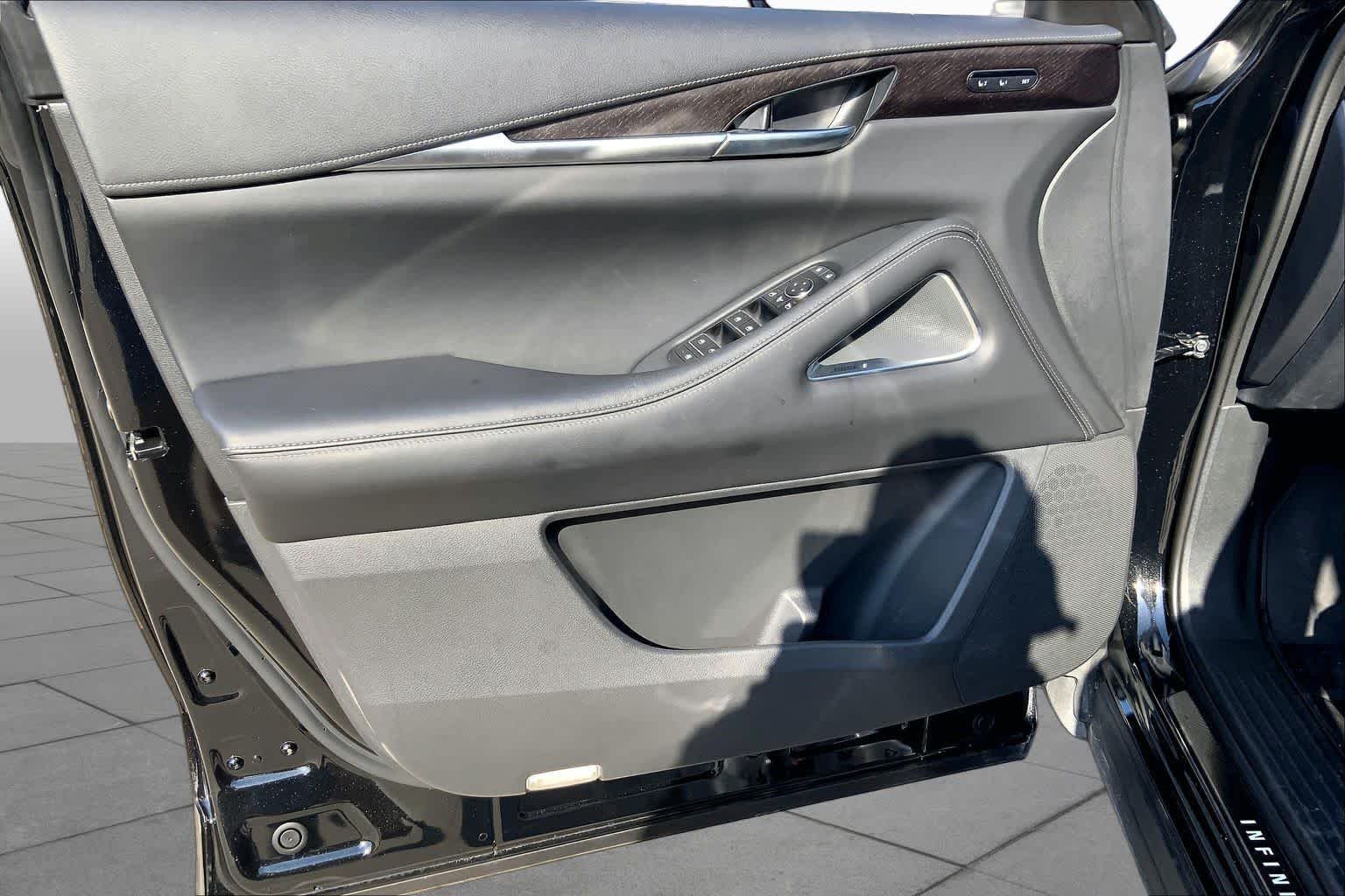 Used 2023 Mineral Black INFINITI AUTOGRAPH image 22
