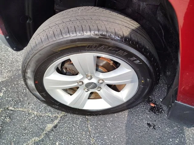 Used 2014 Red Jeep Latitude image 9
