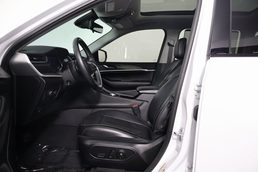 Used 2022 White Jeep Limited image 10