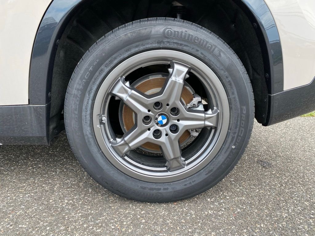 New 2026 Dune Grey Metallic BMW xDrive28i image 5