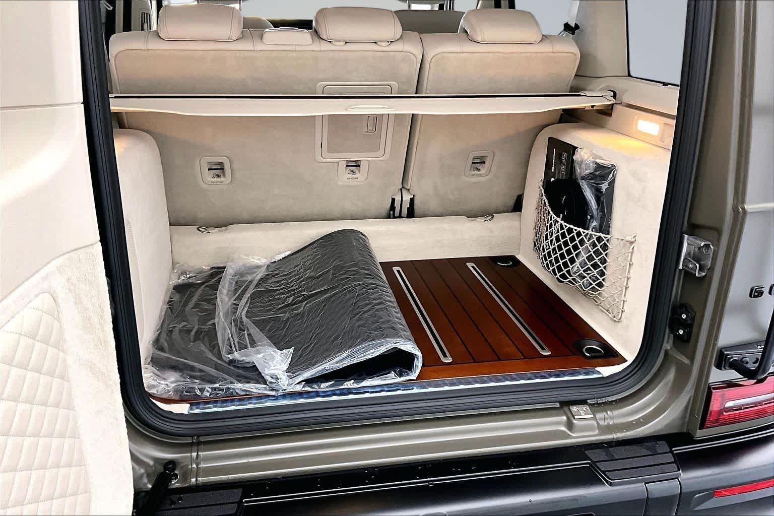 New 2027 MANUFAKTUR Dark Olive Green Magno Mercedes-Benz AMG® G 63 SUV image 19