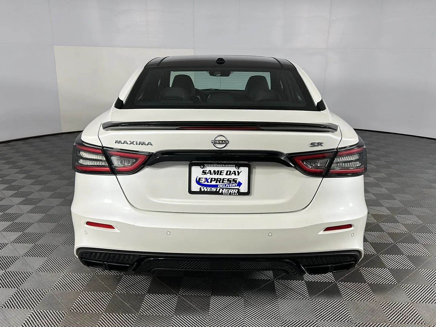 Used 2023 Pearl White Tricoat Nissan SR image 27
